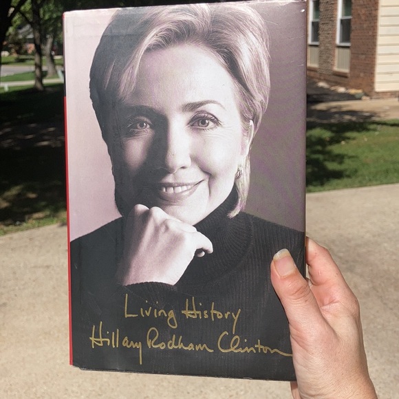 “Living history Hillary Rodham Clinton” hardback - Picture 9 of 14